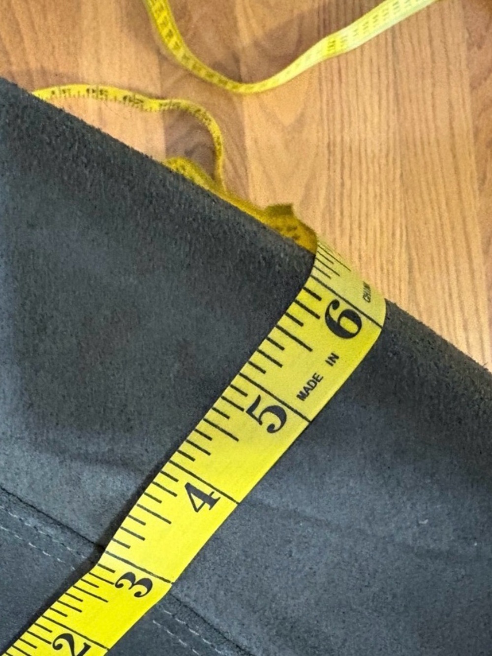 NWOT Madewell ESSENTIAL BUCKET BAG in Warm Olive suede - Picture 4 of 4